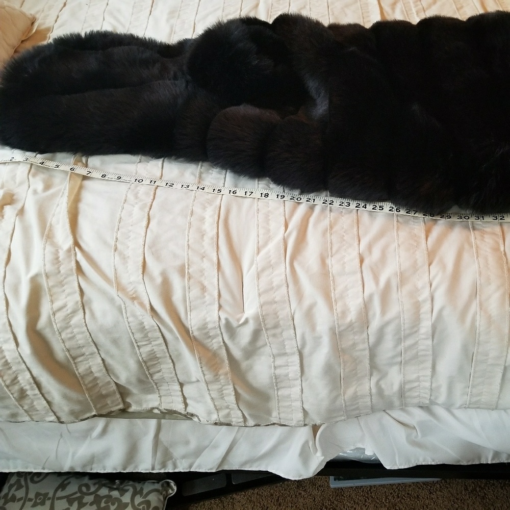 SOLD OUT: Hooded Fur vest - Picture 5 of 6